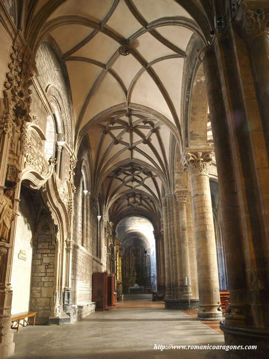 NAVE NORTE DESDE LOS PES DEL TEMPLO HACIA LA CABECERA